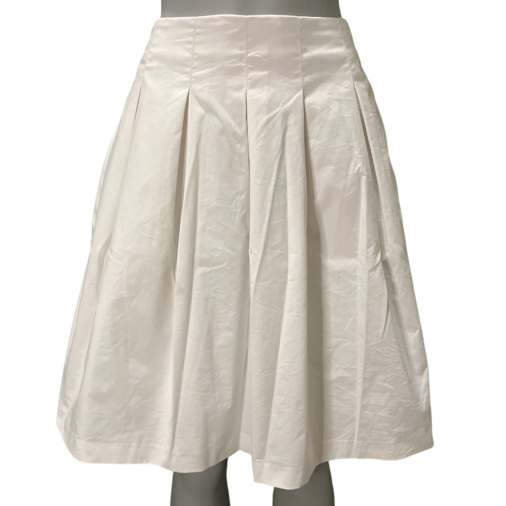 White Above the Knee Pleated Skirt W Pockets